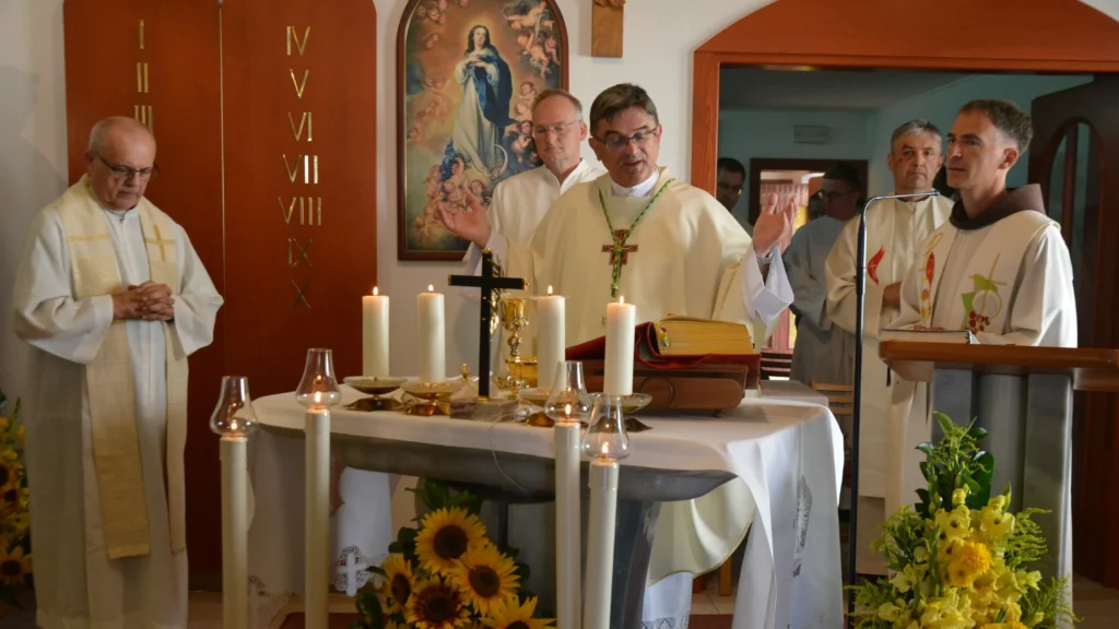 God sv. Klare pri klarisah v Nazarjah: »Bodimo trdno povezani s Kristusom!«